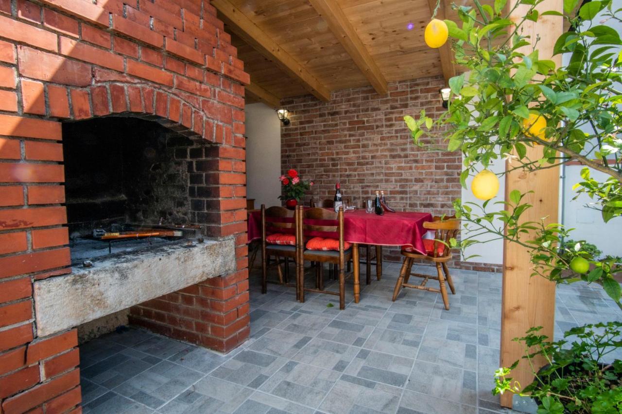 House Nada Apartman Muntic Bagian luar foto