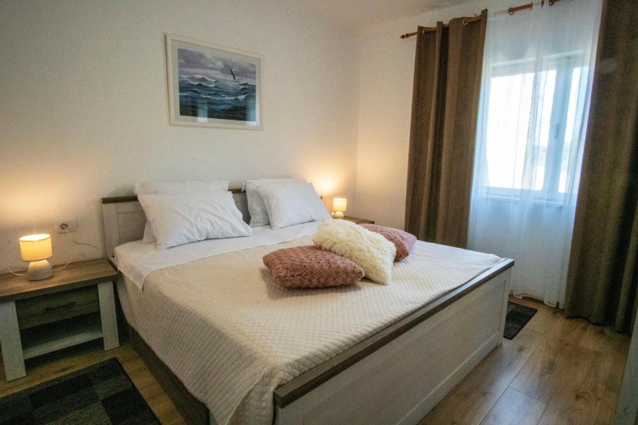 House Nada Apartman Muntic Bagian luar foto